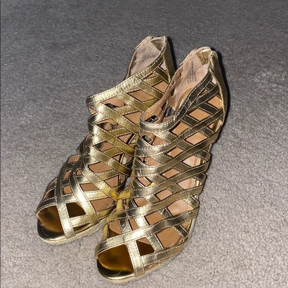 Nice Gold wedges